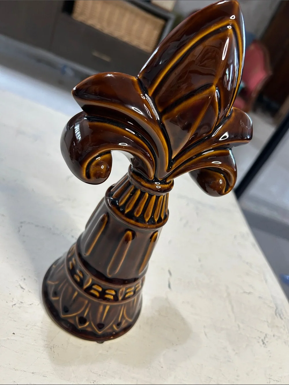 Ceramic Fleur-de-Lis Accent Sculpture in Gloss Brown